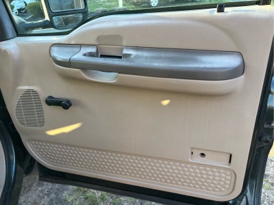 2004 Ford Super Duty F-350 DRW XL