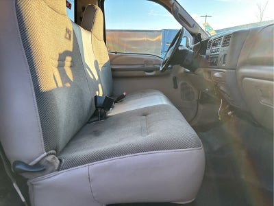 2004 Ford Super Duty F-350 DRW XL