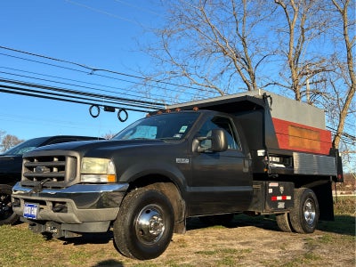 2004 Ford Super Duty F-350 DRW XL