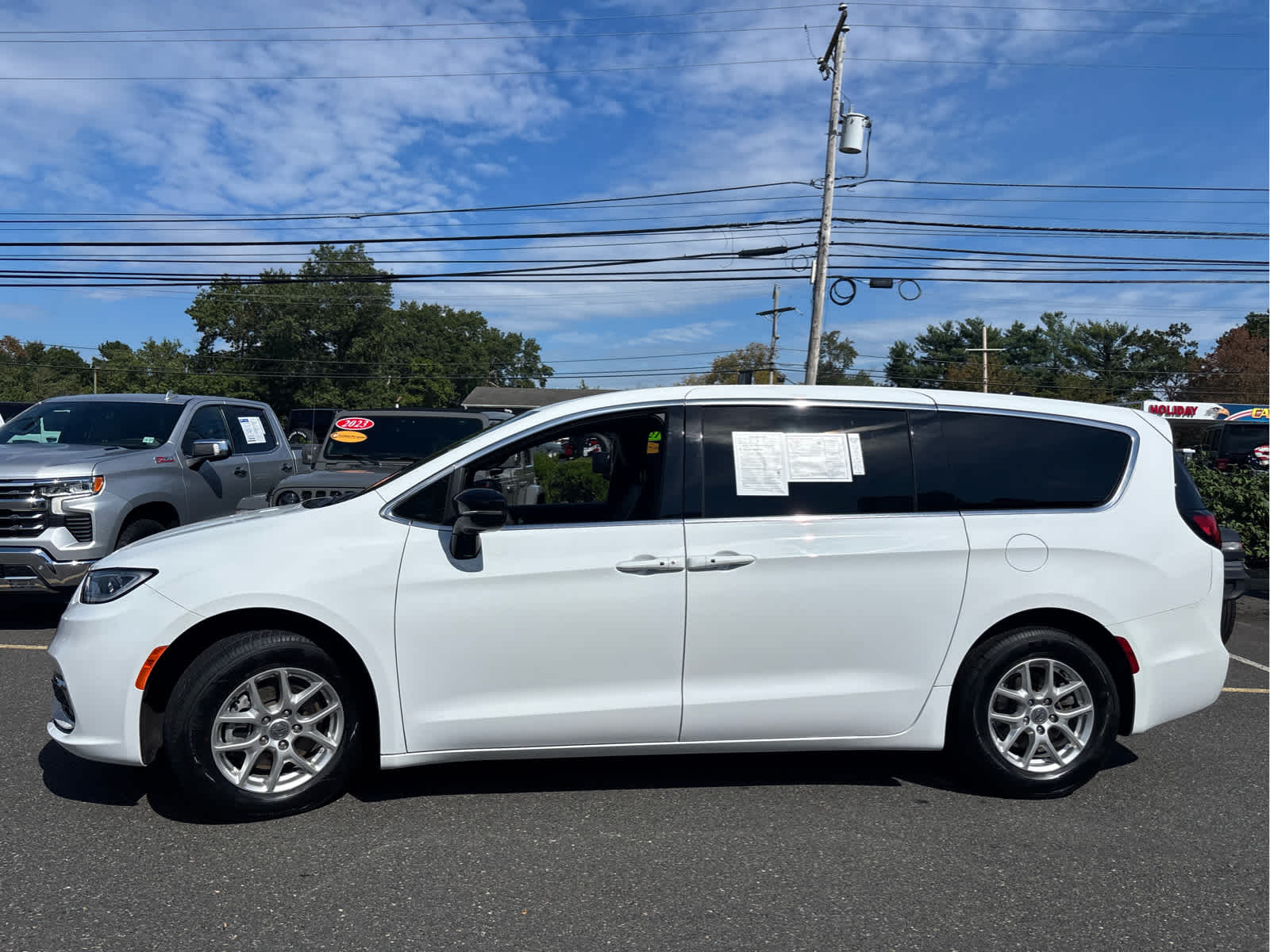 2025 Chrysler Pacifica Select