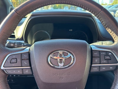 2023 Toyota Sienna Platinum