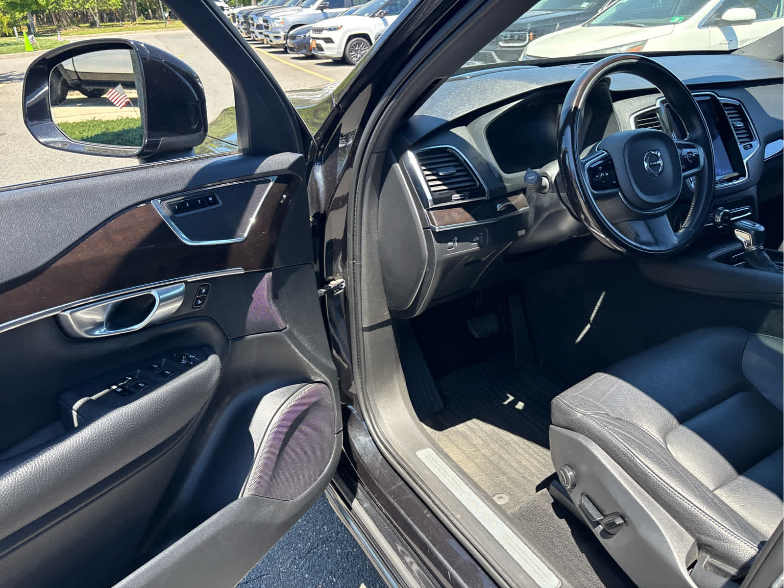 2017 Volvo XC90 Momentum