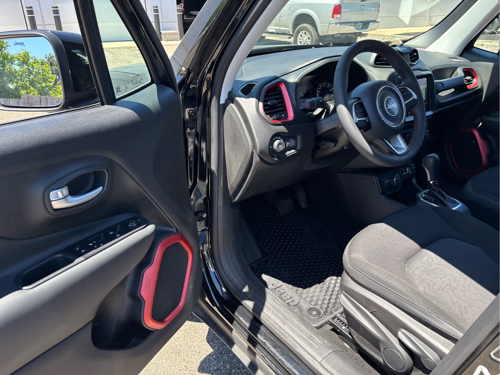 2023 Jeep Renegade Trailhawk
