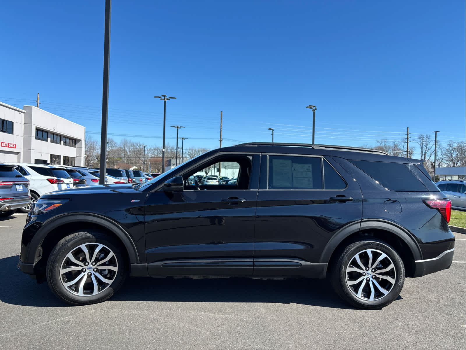 2025 Ford Explorer ST-Line