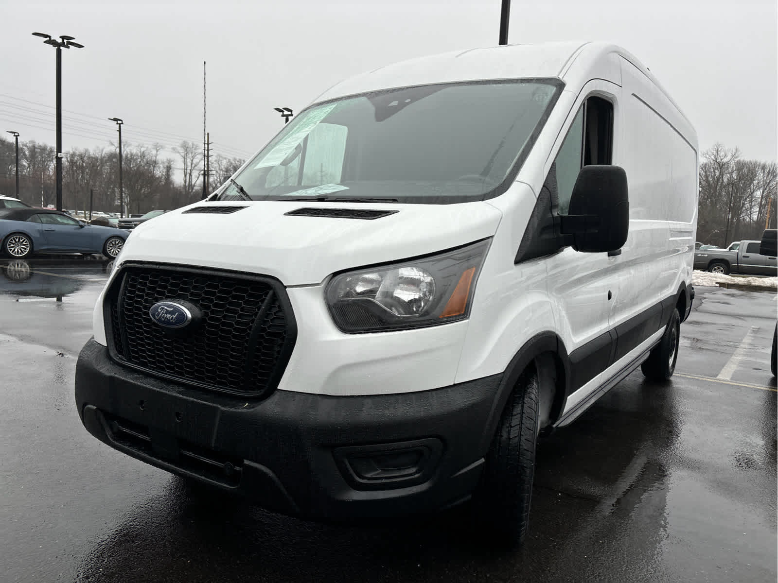 2024 Ford Transit Cargo Van T-250 148" Med Rf 9070 GVWR RWD