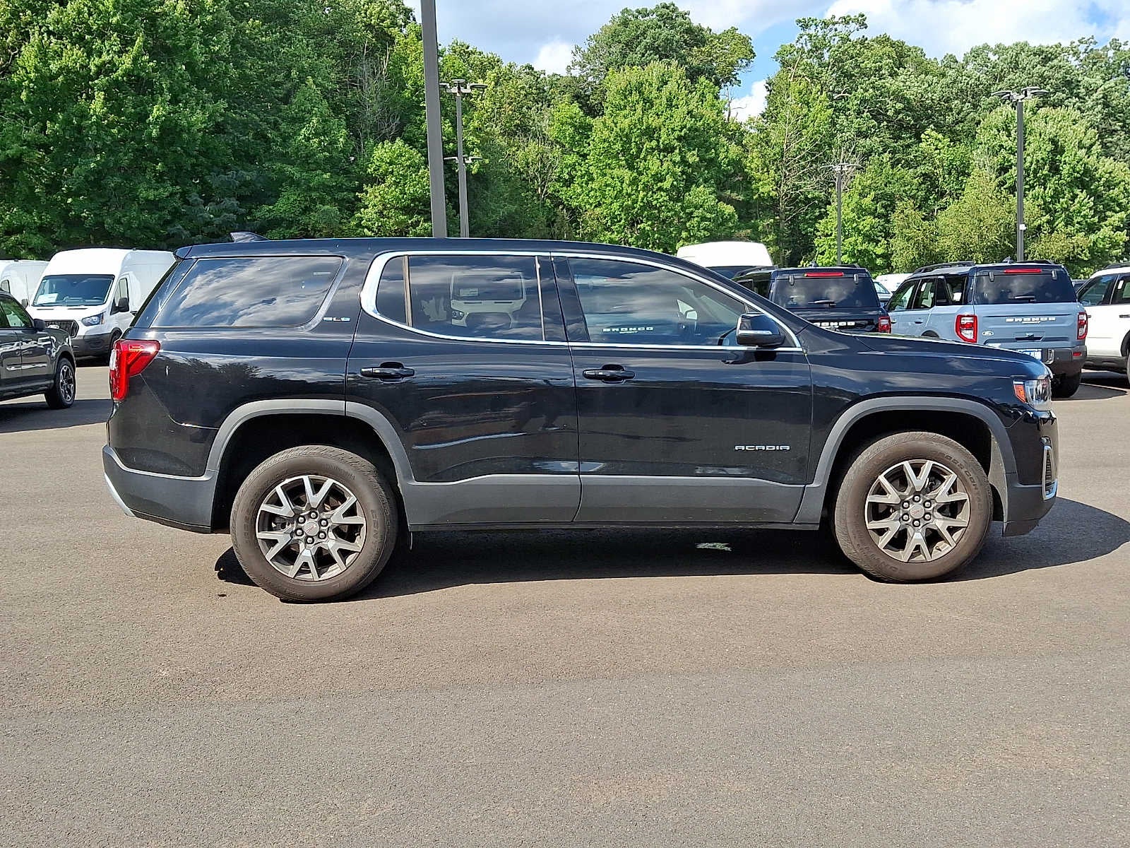2023 GMC Acadia SLE