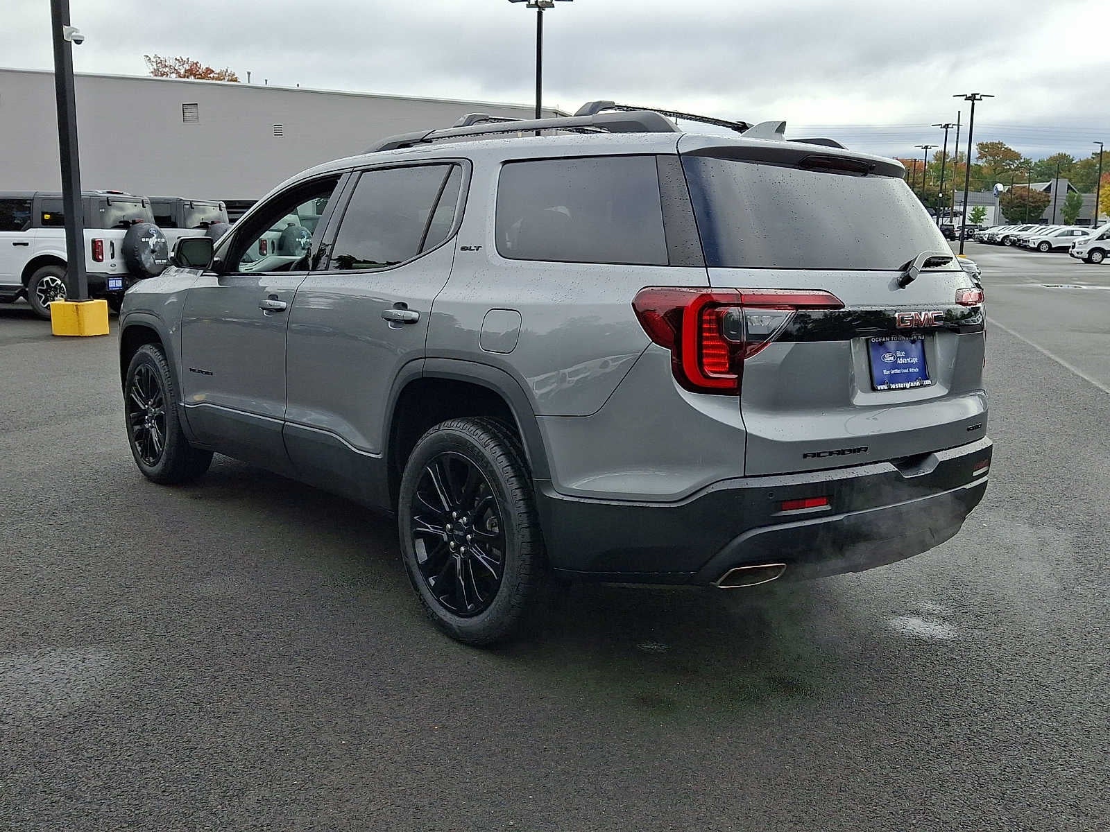 2023 GMC Acadia SLT