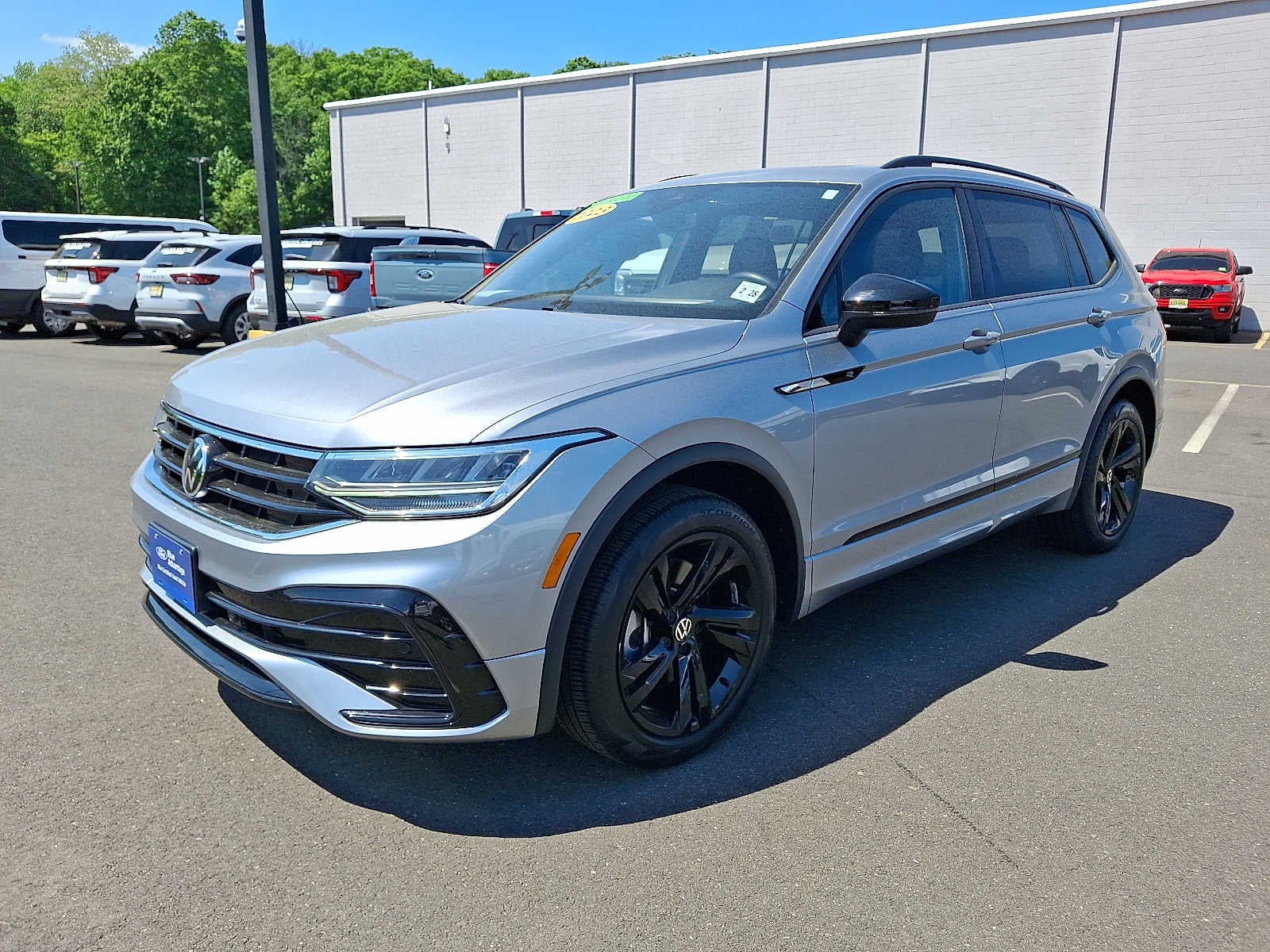 2023 Volkswagen Tiguan SE R-Line Black