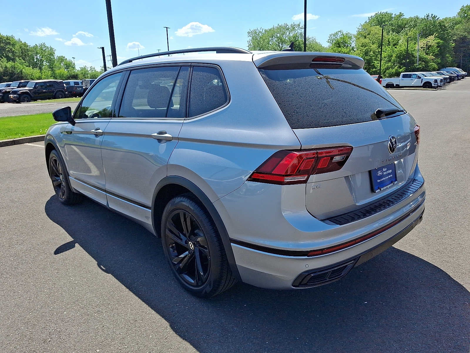 2023 Volkswagen Tiguan SE R-Line Black