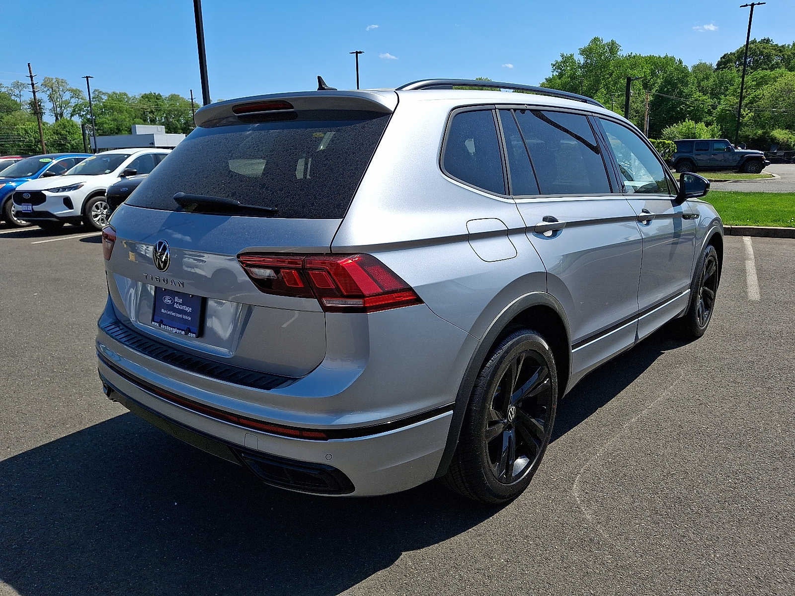 2023 Volkswagen Tiguan SE R-Line Black