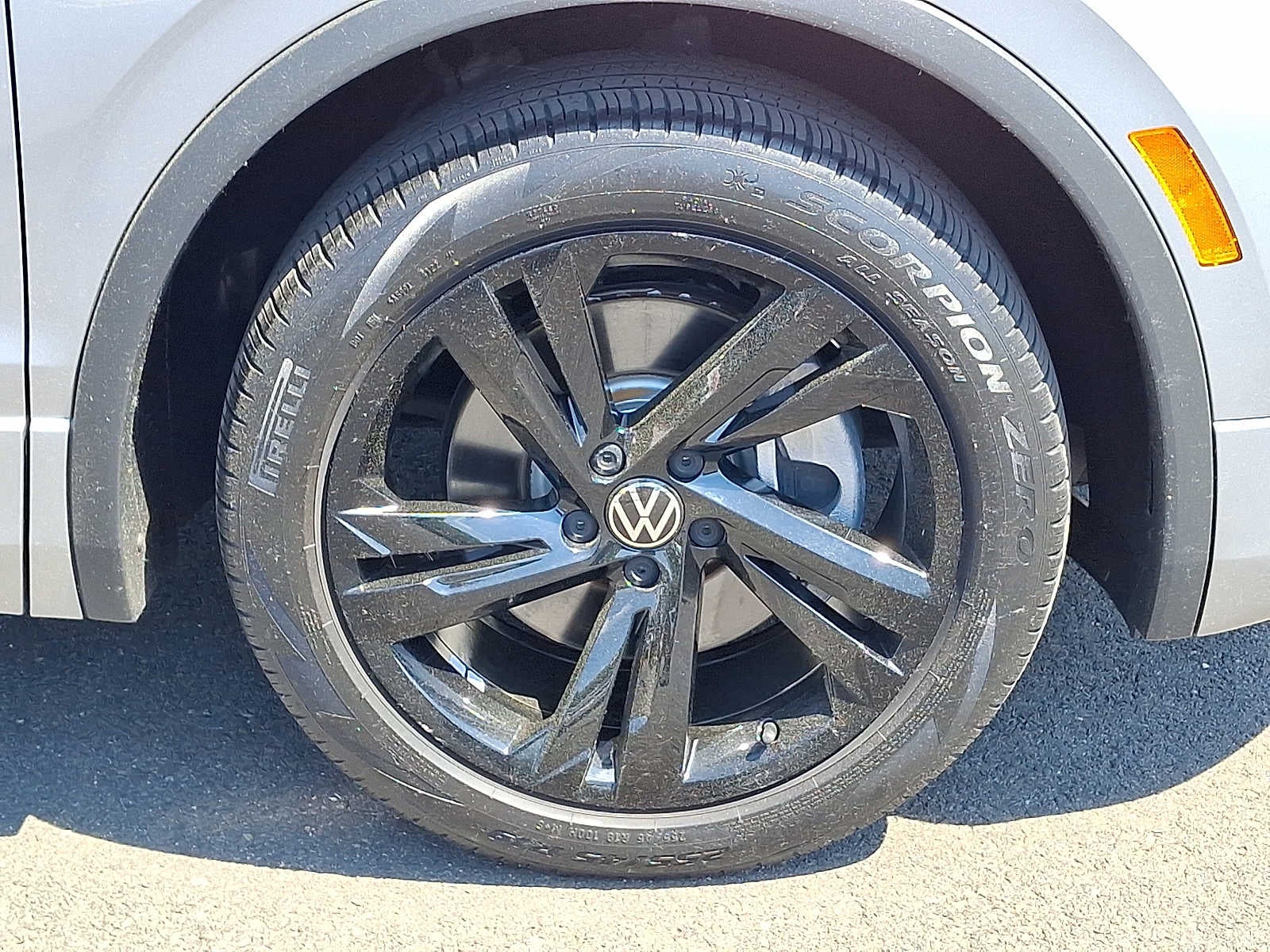 2023 Volkswagen Tiguan SE R-Line Black