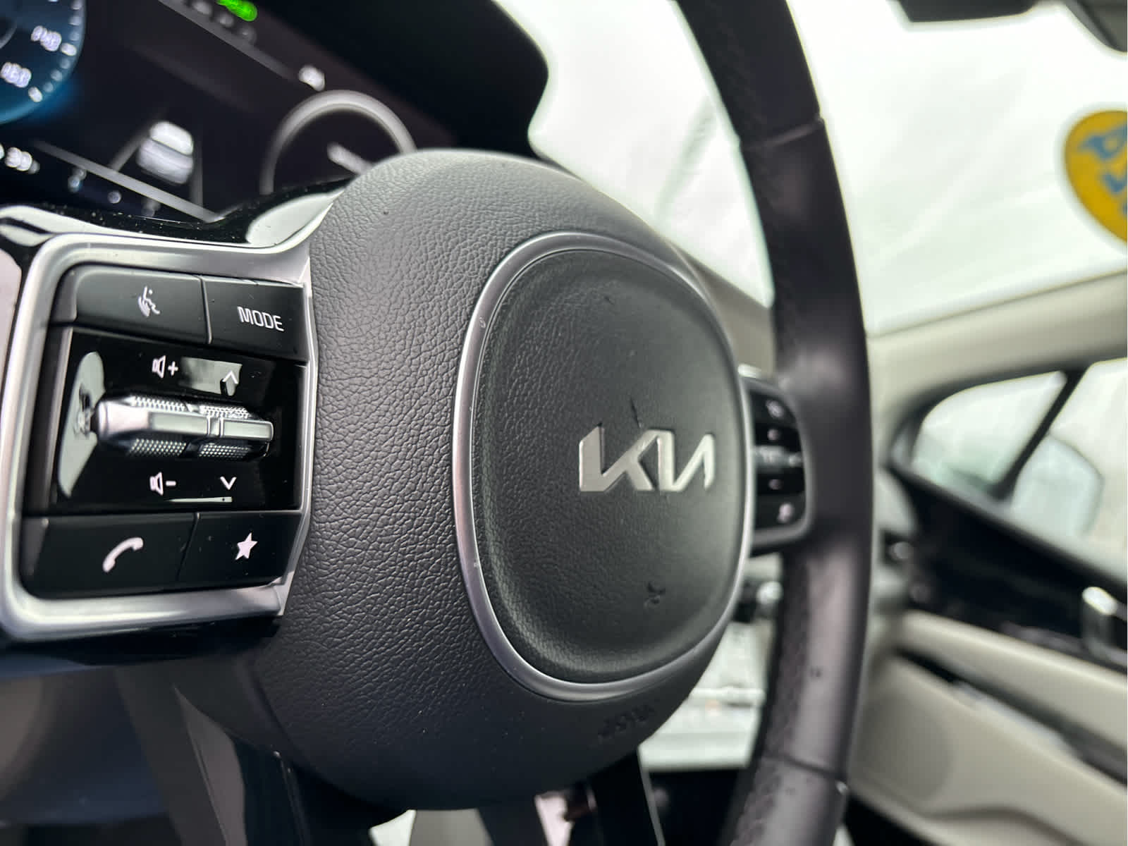 2024 Kia Carnival SX