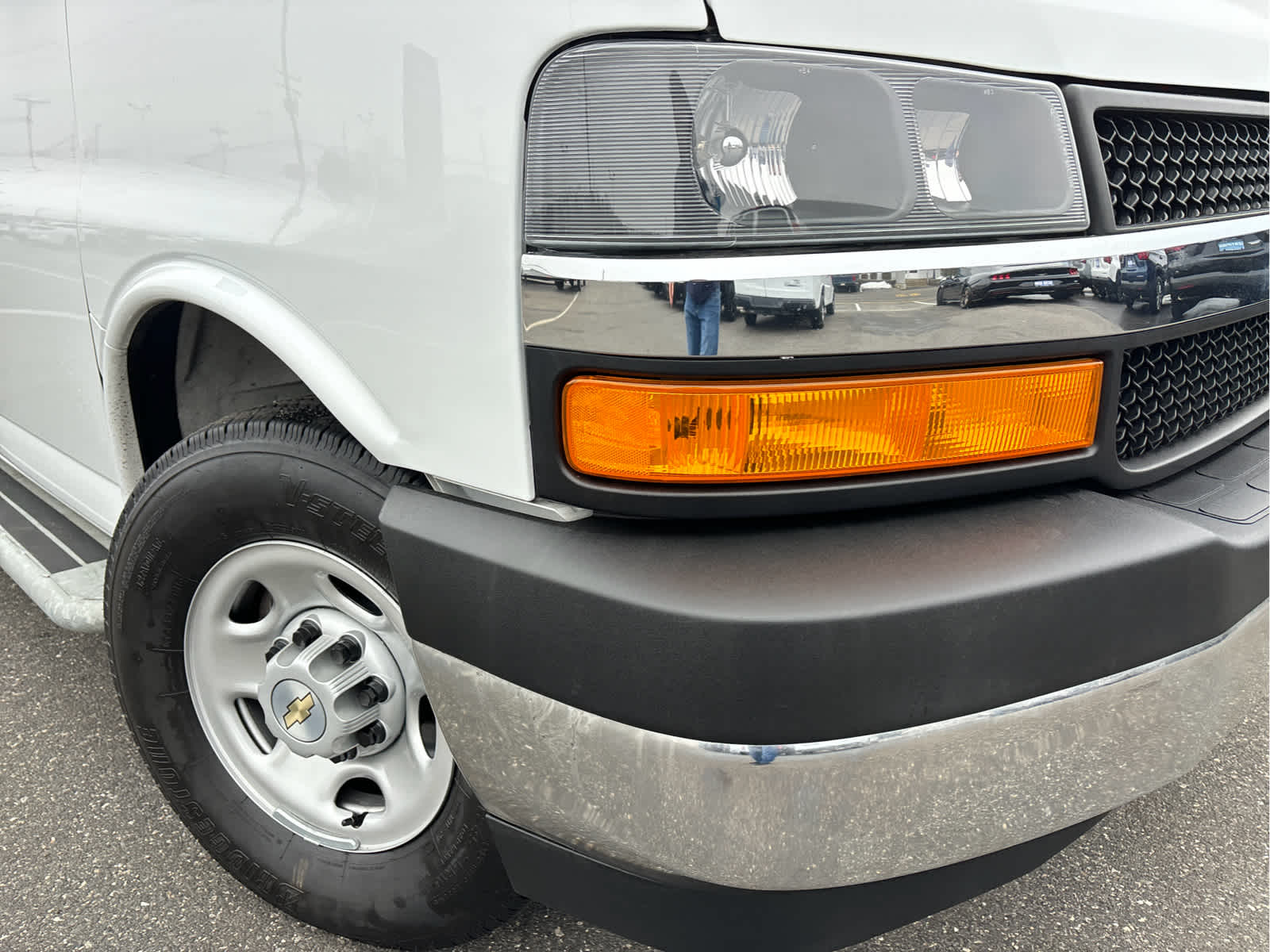 2024 Chevrolet Express RWD 2500 135"