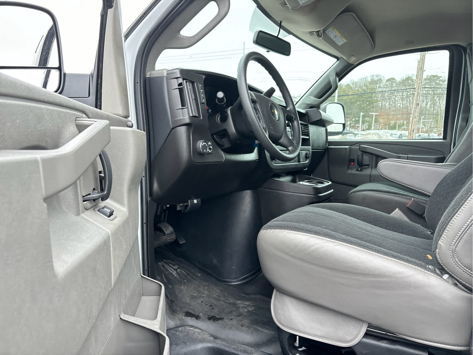 2024 Chevrolet Express RWD 2500 135"