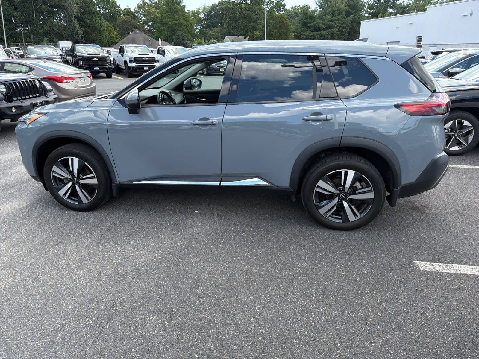 2023 Nissan Rogue SL