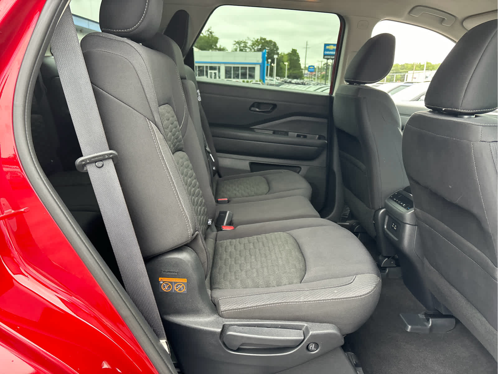 2023 Nissan Pathfinder SV