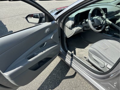 2023 Hyundai Elantra SE