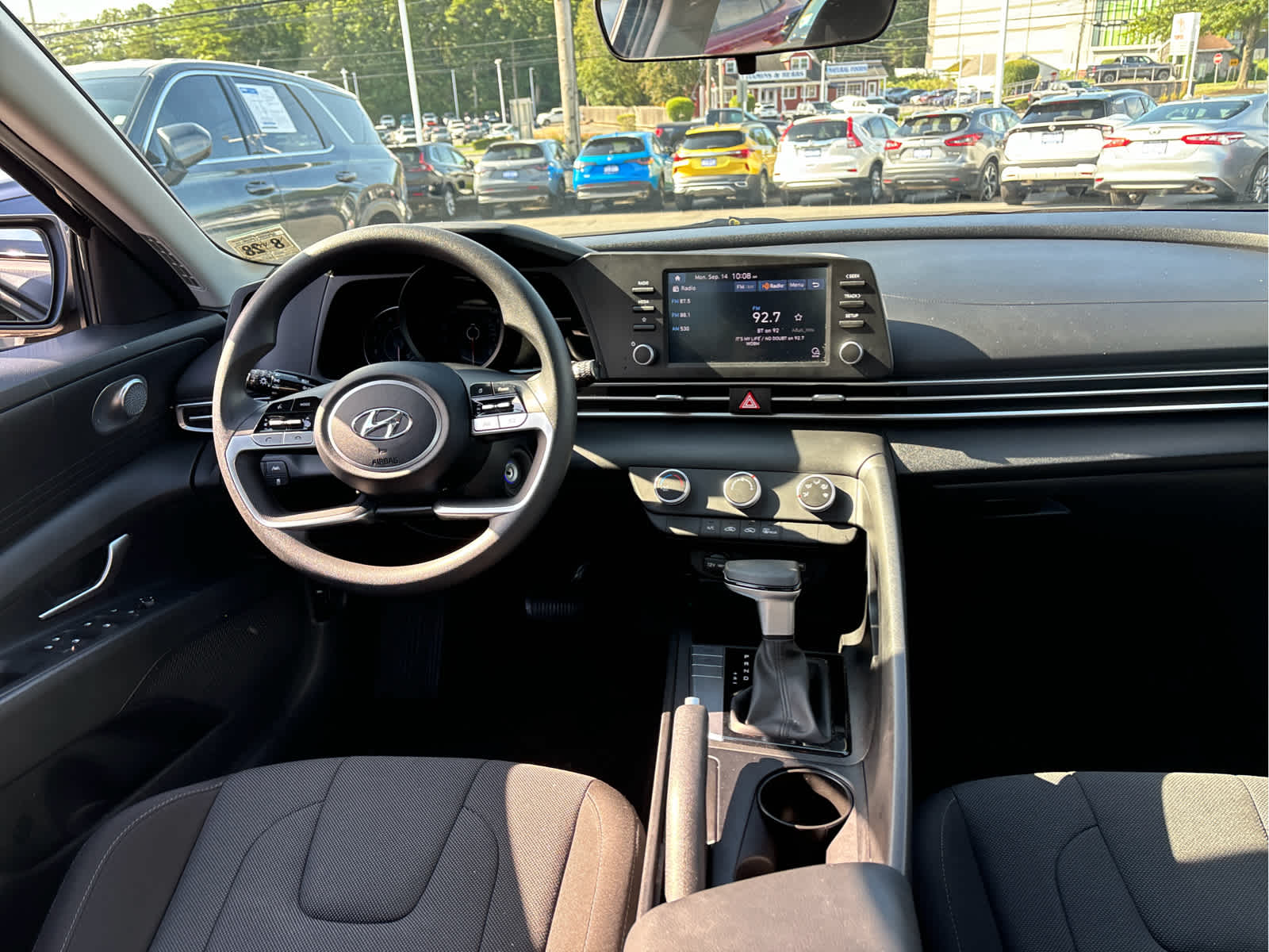 2023 Hyundai Elantra SE
