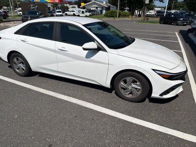 2024 Hyundai Elantra SE