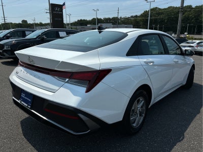 2024 Hyundai Elantra SE