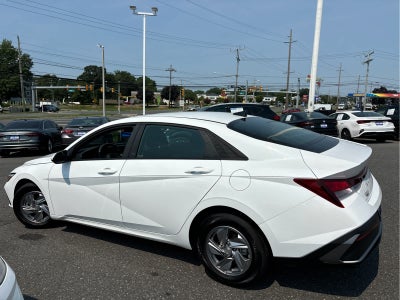 2024 Hyundai Elantra SE