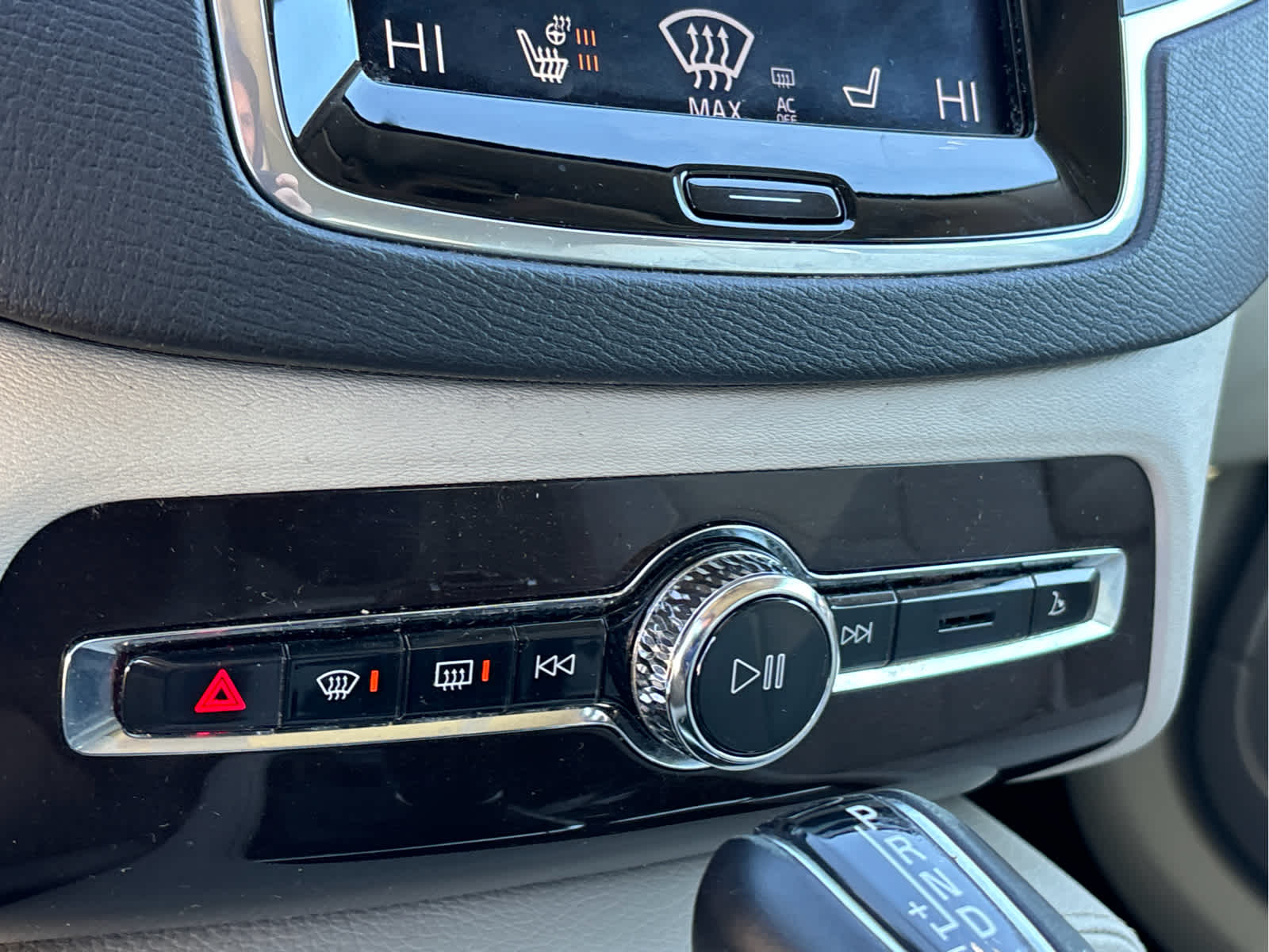 2019 Volvo XC90 Momentum