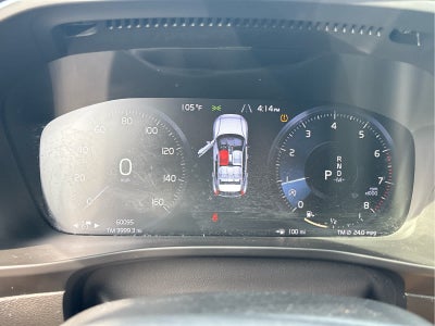 2022 Volvo XC40 R-Design