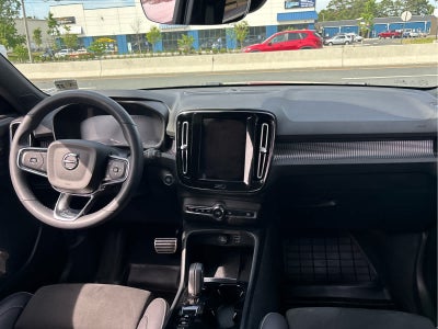 2022 Volvo XC40 R-Design