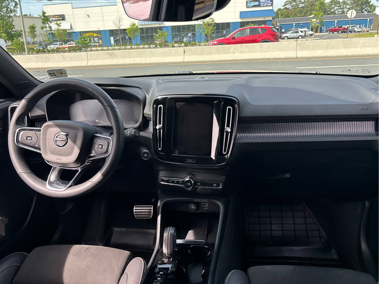 2022 Volvo XC40 R-Design