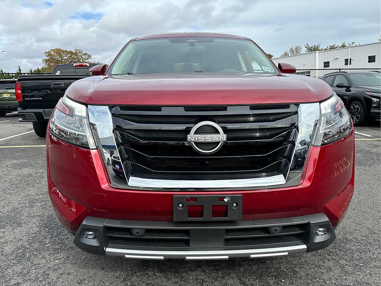 2022 Nissan Pathfinder SL