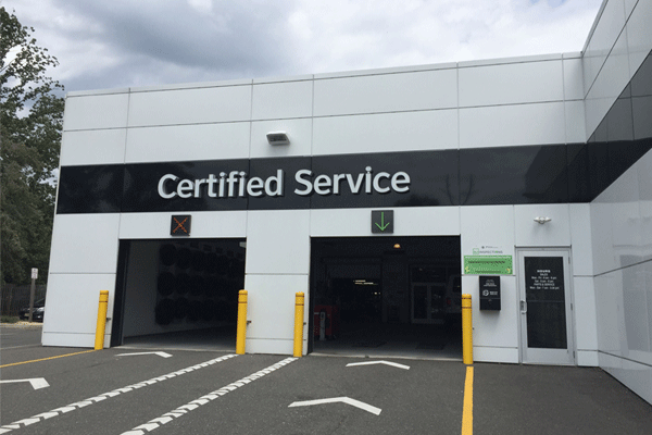 Service department at Lester Glenn GMC