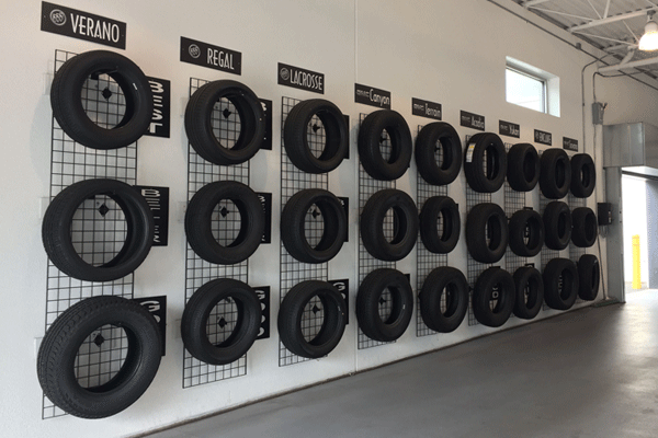 Service department at Lester Glenn GMC