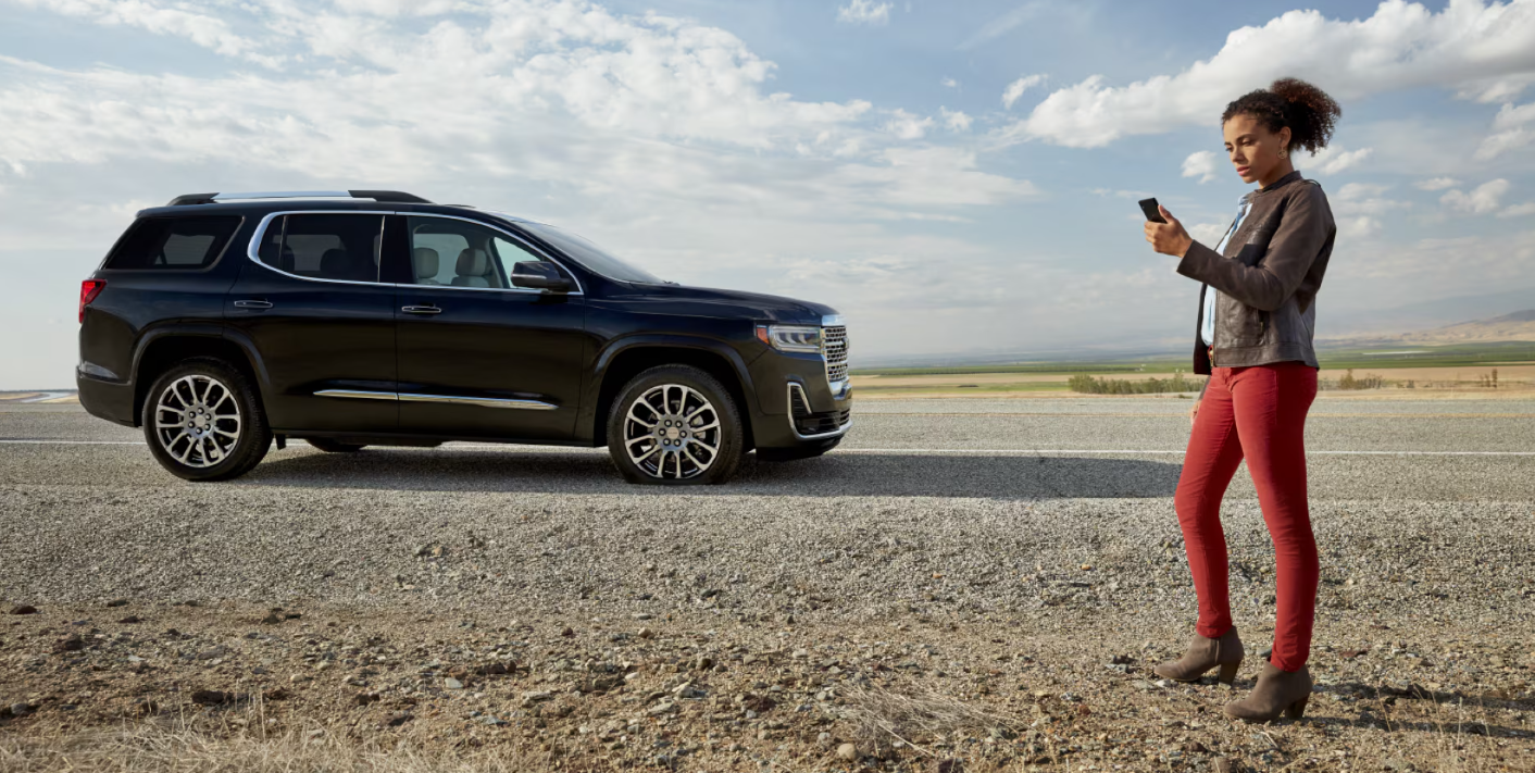 GMC vehicle detailing complimentary roadside assistance and maintenance benefits